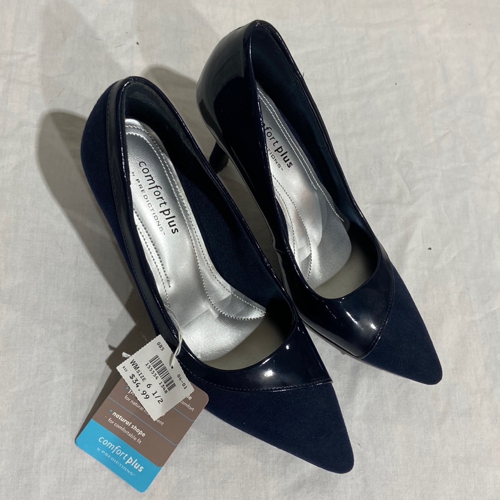 Womens Navy Patten and velvet pumps. Sz 6 1/2.